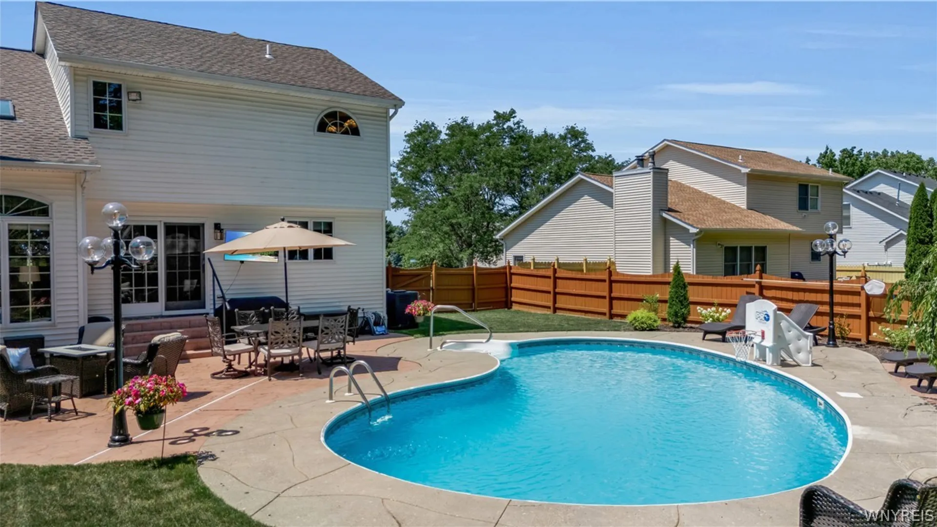Property at 75 Michael's Walk, Lancaster, NY 14086 36