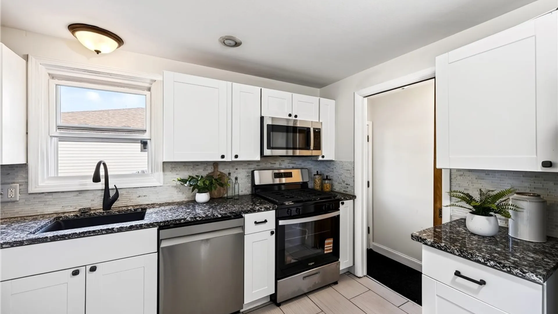 Property at 305 Lydia Lane, Cheektowaga, NY 14225 13