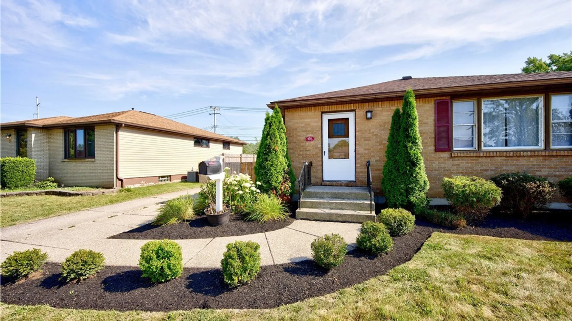 Property at 305 Lydia Lane, Cheektowaga, NY 14225 2