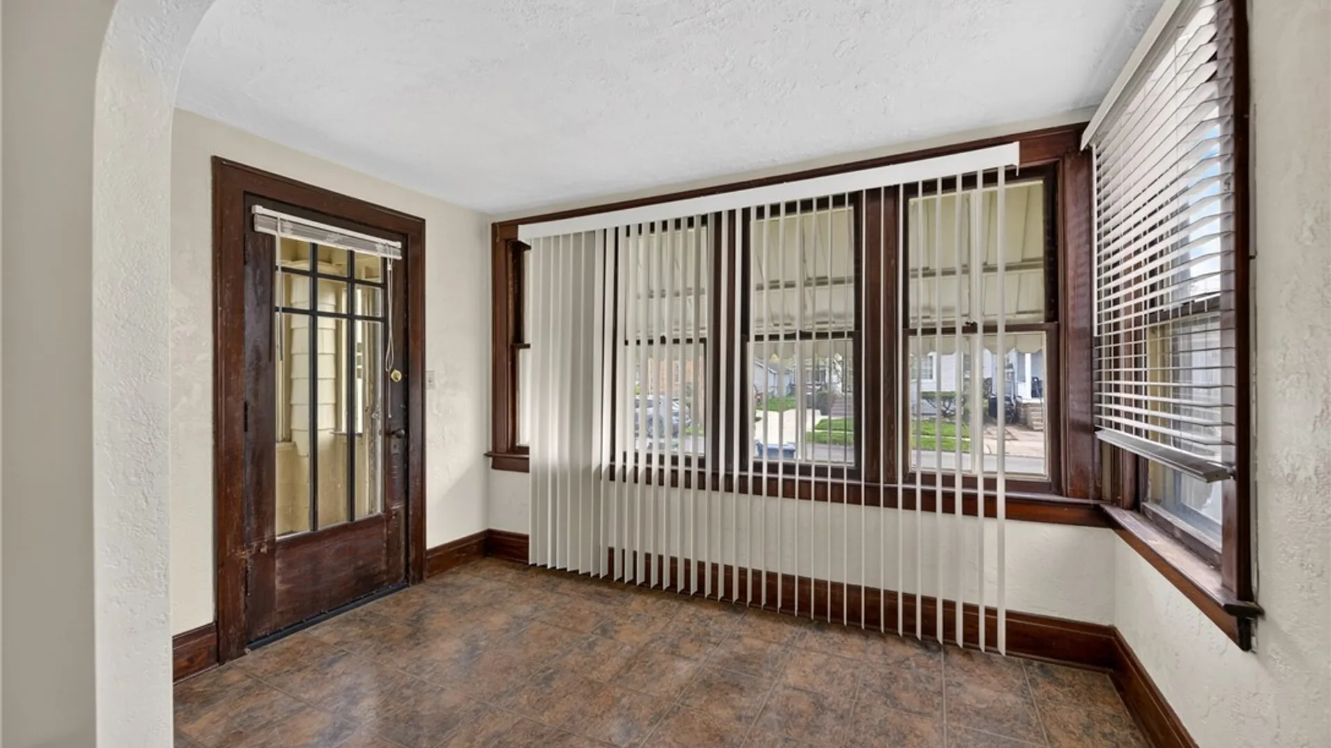 Property at 504 Hewitt Avenue, Buffalo, NY 14215 4
