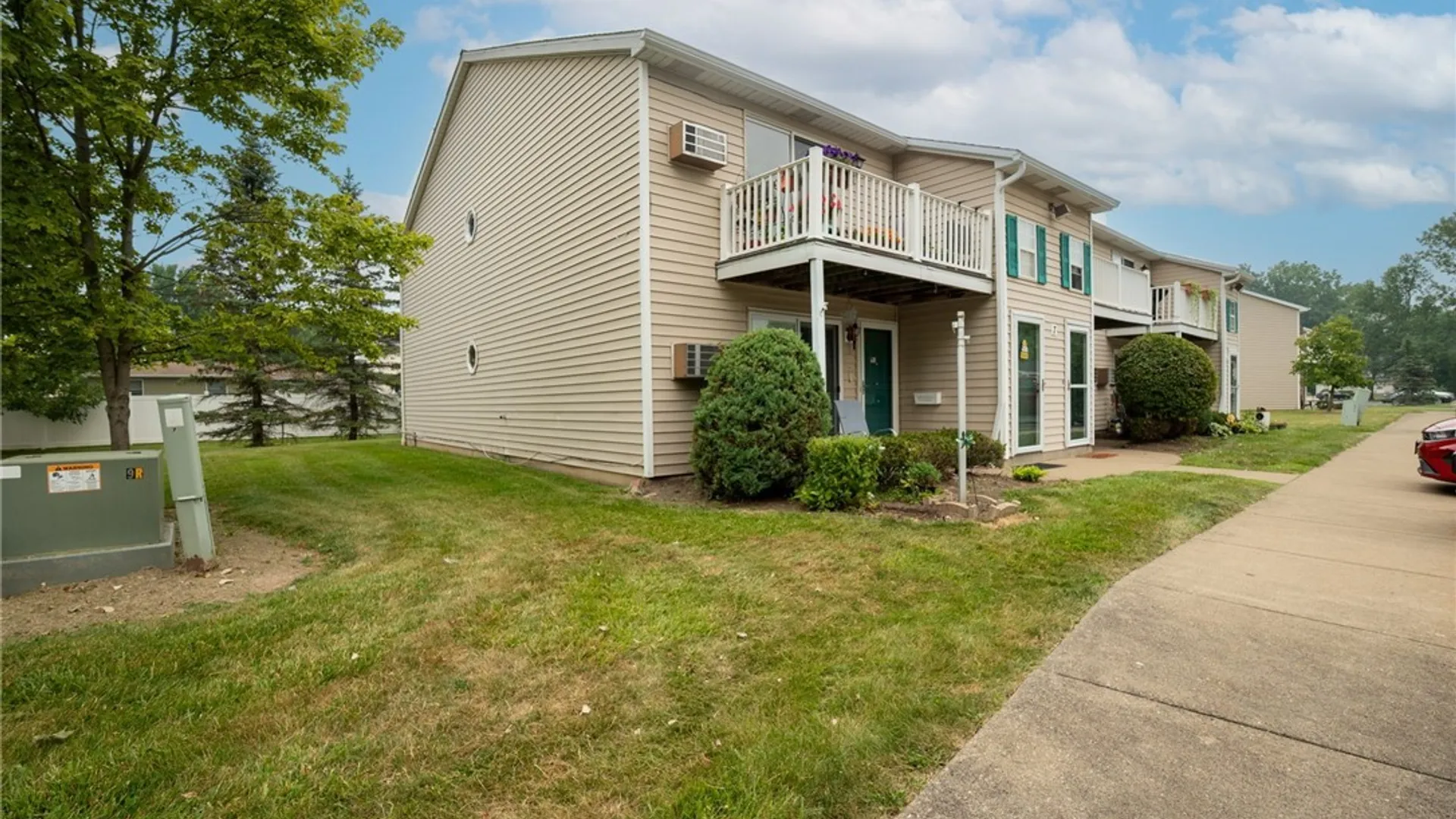 Property at 7 Sunmist E, Amherst, NY 14228 4