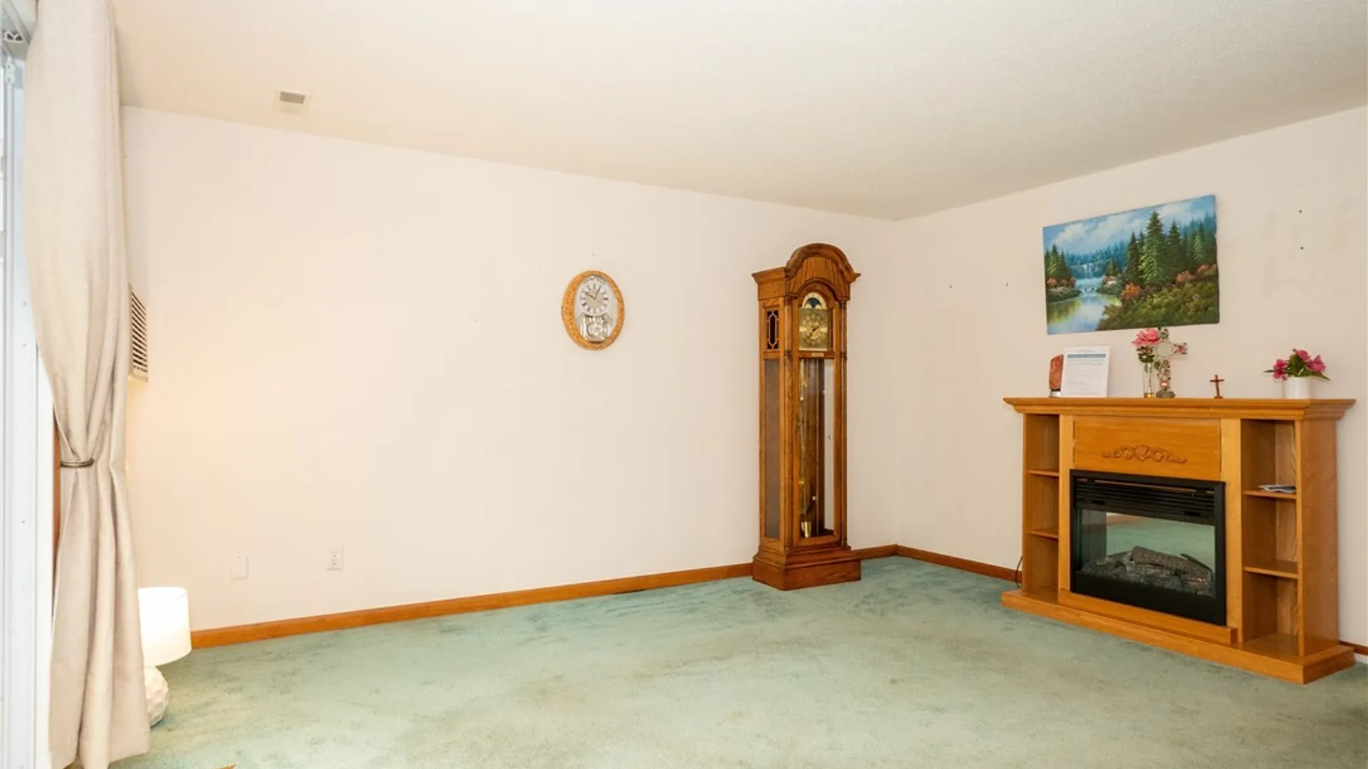 Property at 7 Sunmist E, Amherst, NY 14228 5