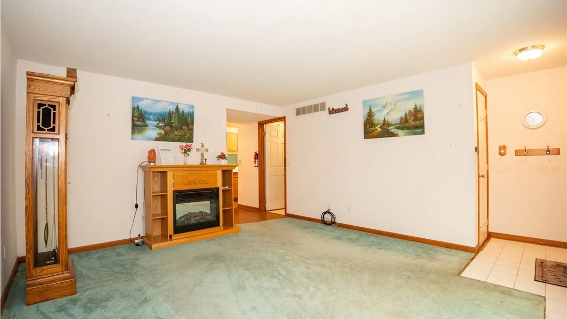 Property at 7 Sunmist E, Amherst, NY 14228 6