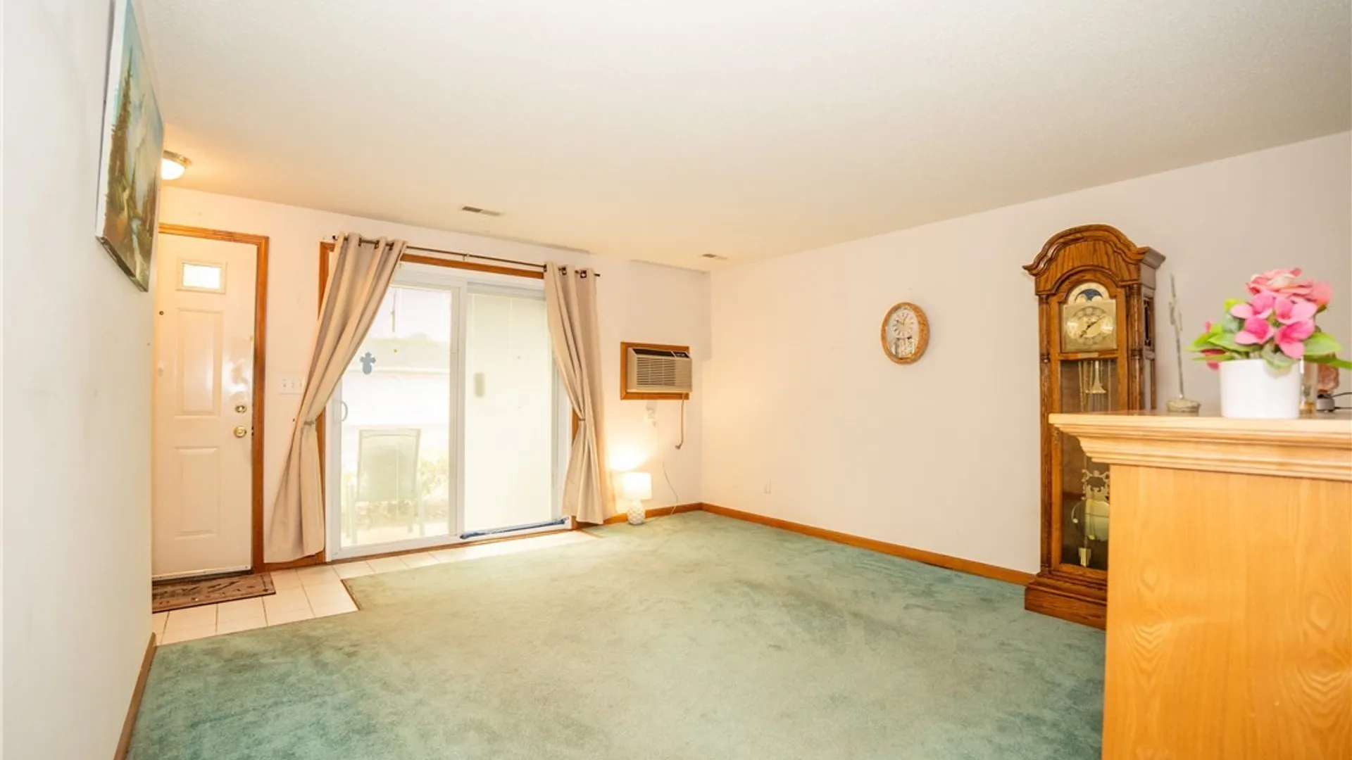 Property at 7 Sunmist E, Amherst, NY 14228 7