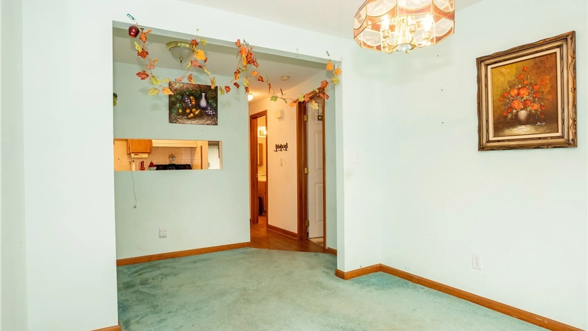 Property at 7 Sunmist E, Amherst, NY 14228 8