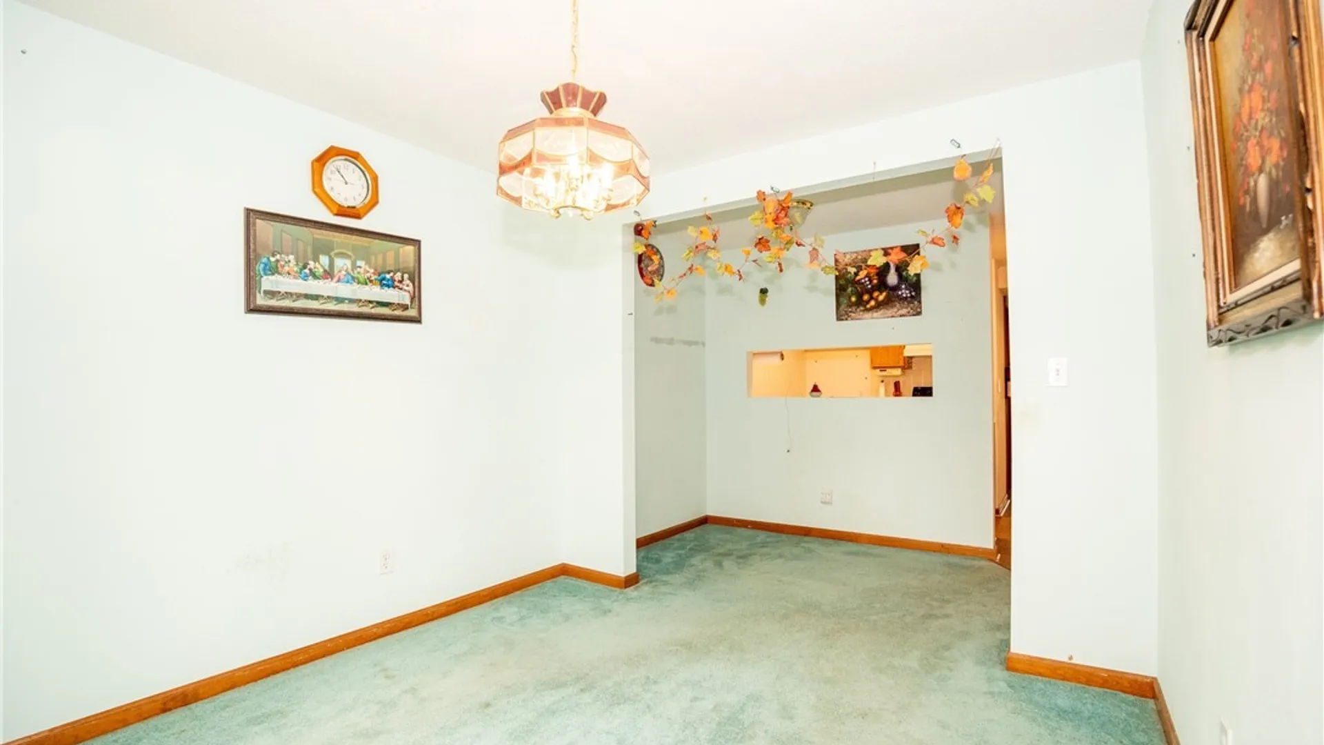 Property at 7 Sunmist E, Amherst, NY 14228 9