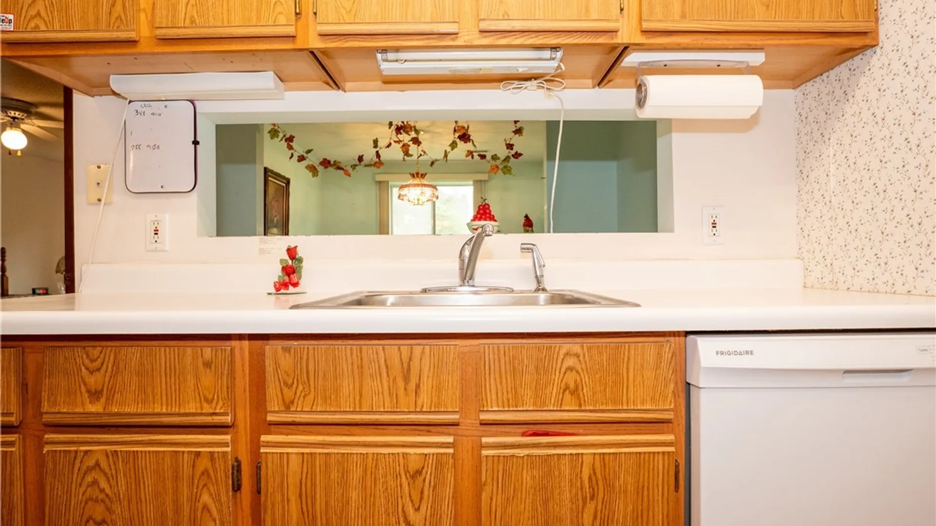Property at 7 Sunmist E, Amherst, NY 14228 14