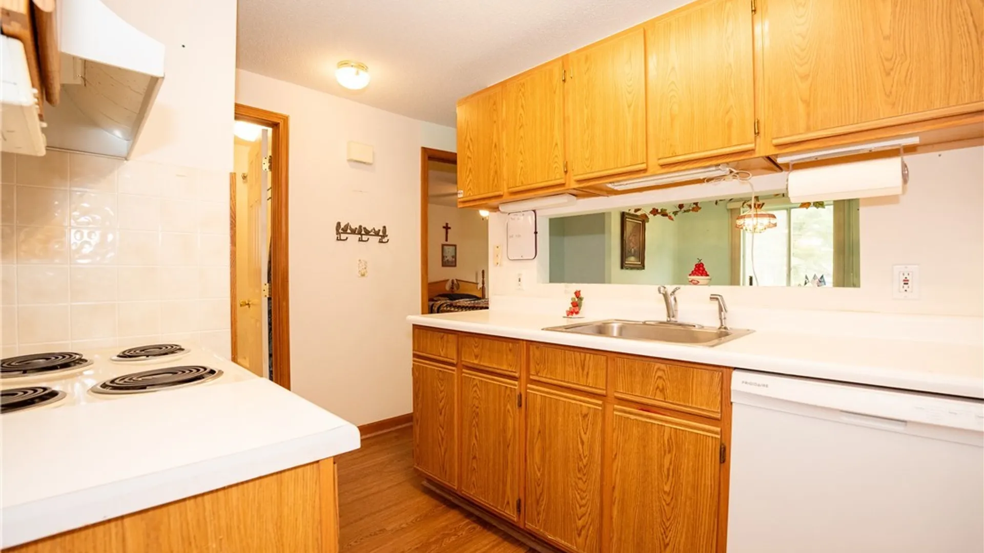 Property at 7 Sunmist E, Amherst, NY 14228 15