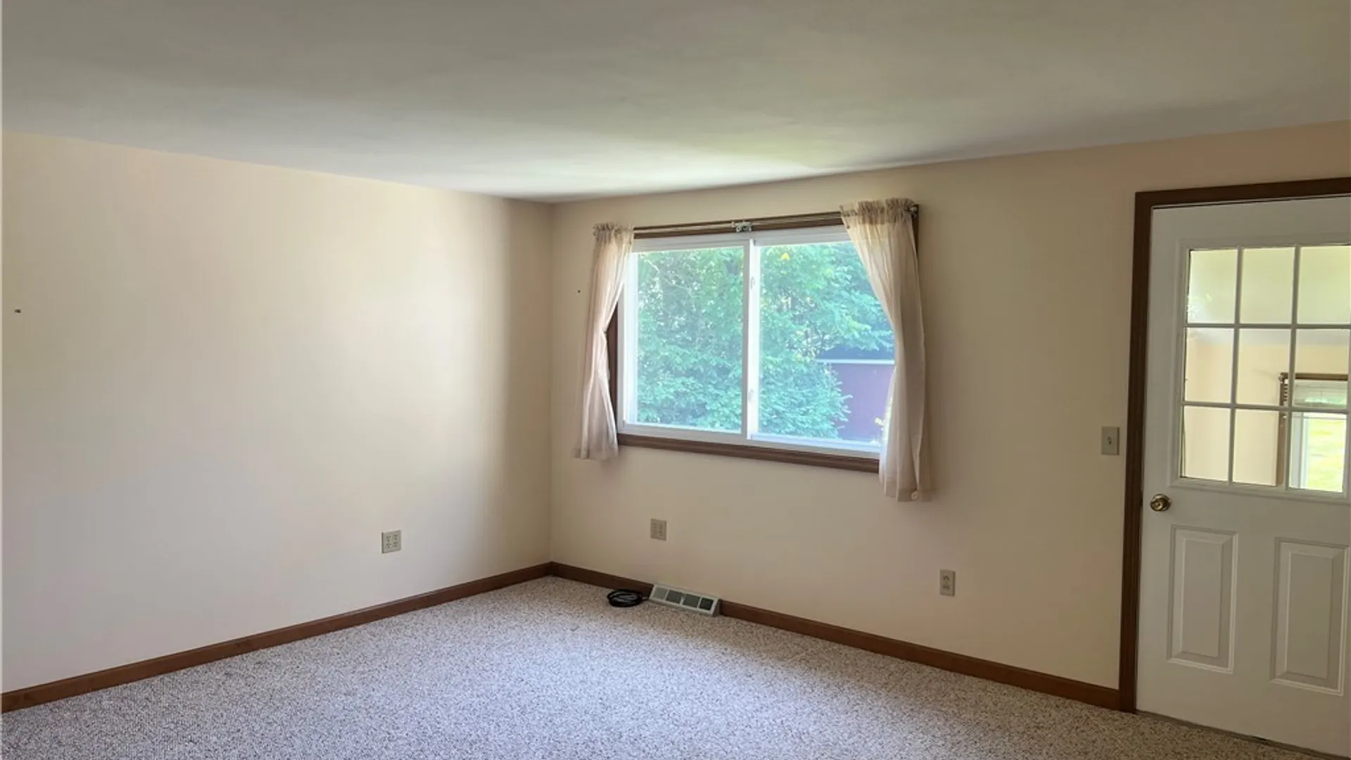 Property at 8615 Weaver Road, Cicero, NY 13039 11