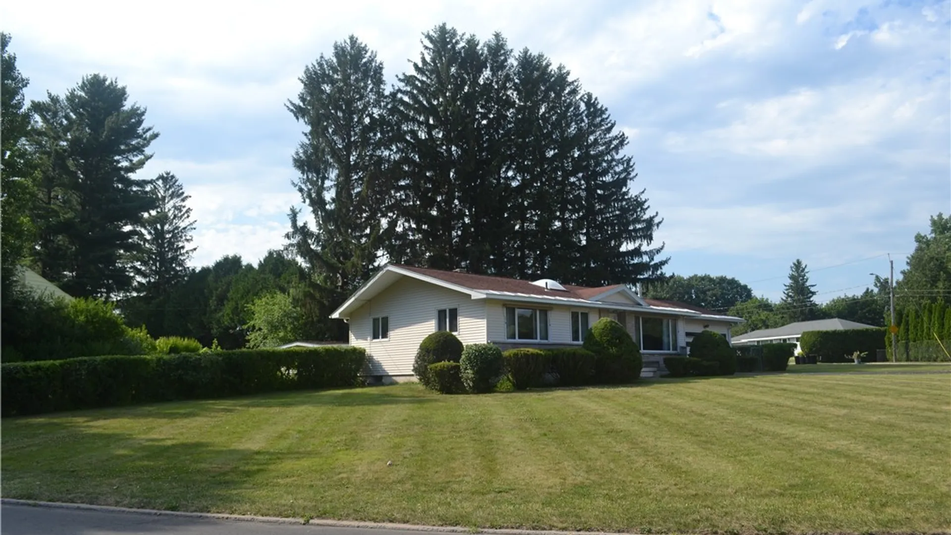 Property at 57 Pond Lane, Utica, NY 13501 5