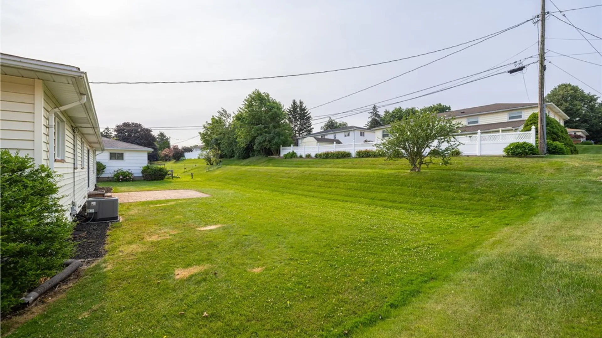 Property at 15 Georgian Dr, Irondequoit, NY 14609 22