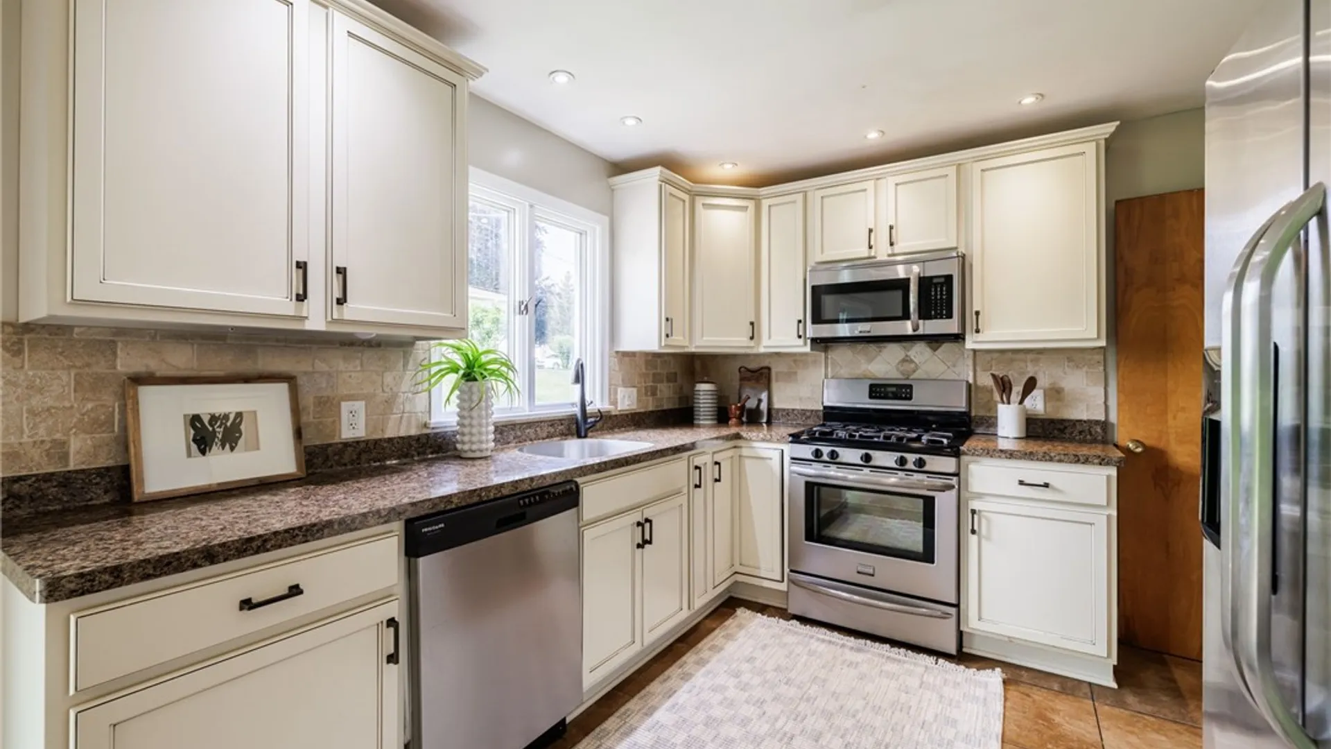 Property at 15 Georgian Dr, Irondequoit, NY 14609 8