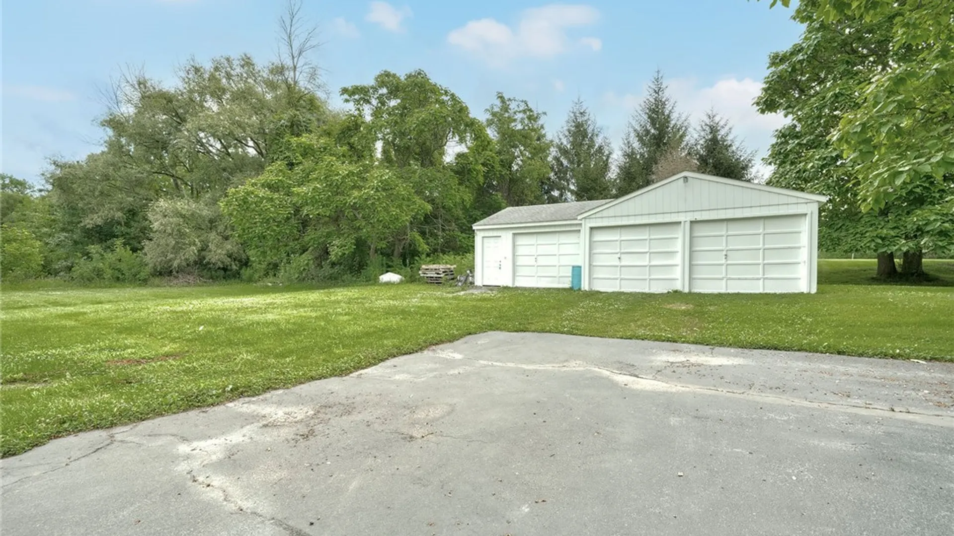 Property at 644 Parma Center Road, Parma, NY 14468 4