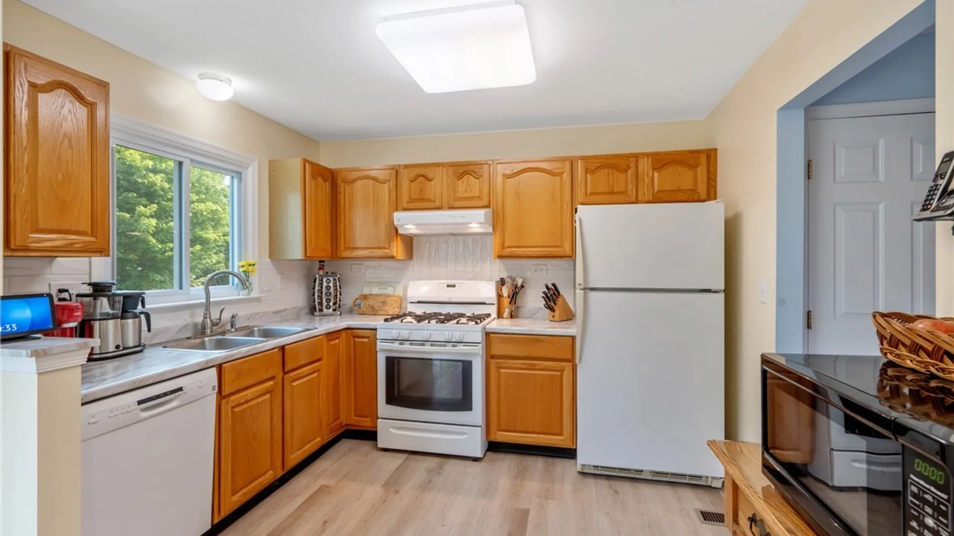 Property at 5614 Bunbury Terrace, Clay, NY 13041 7