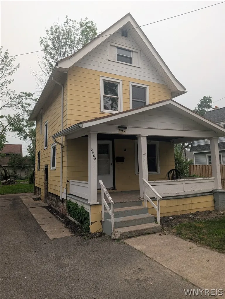 Property at 2962 Mckoon Avenue, Niagara Falls, NY 14305