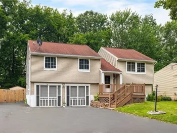 114 Snowberry Crescent, Gates, NY 14606