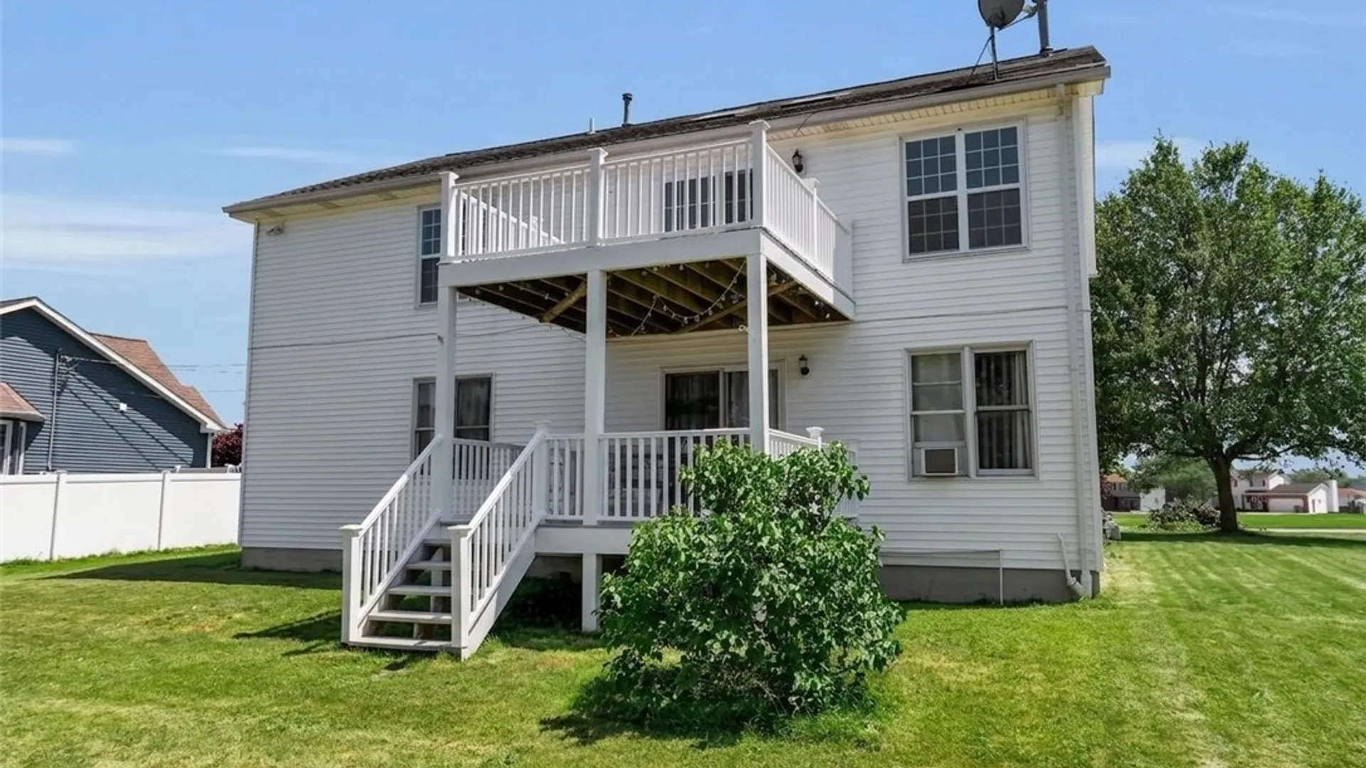 Property at 208 Crabapple Lane, Cheektowaga, NY 14227 2