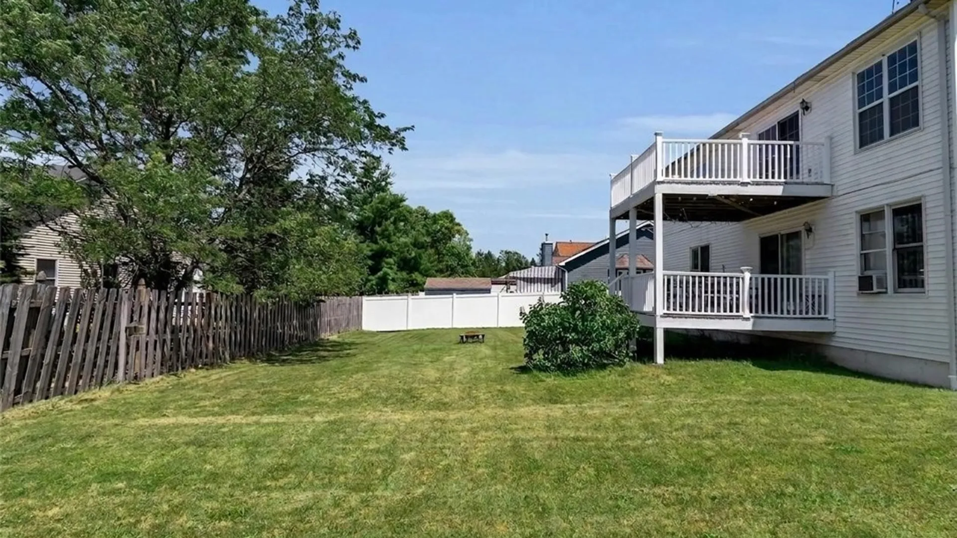 Property at 208 Crabapple Lane, Cheektowaga, NY 14227 3