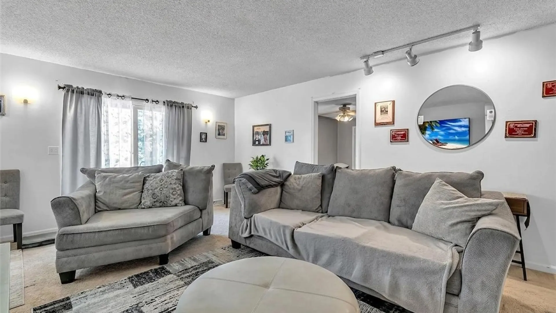 Property at 208 Crabapple Lane, Cheektowaga, NY 14227 4