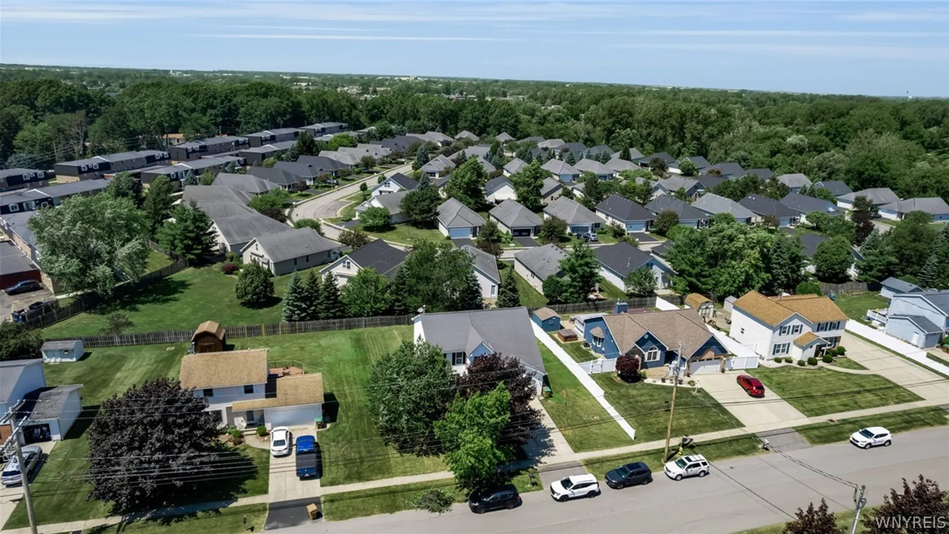 Property at 208 Crabapple Lane, Cheektowaga, NY 14227 45