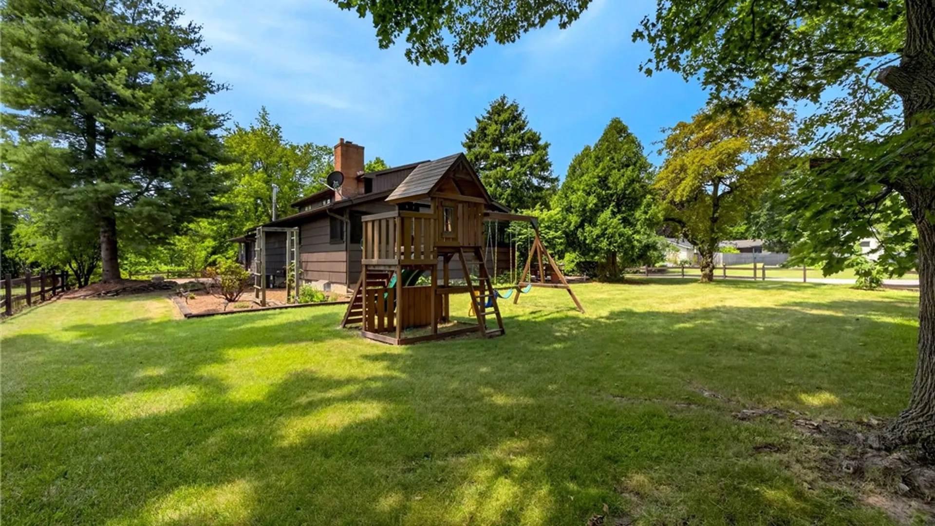 Property at 5 Beekman Place, Brighton, NY 14620 40