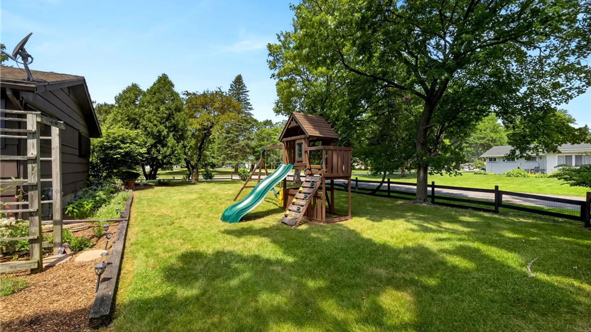 Property at 5 Beekman Place, Brighton, NY 14620 42