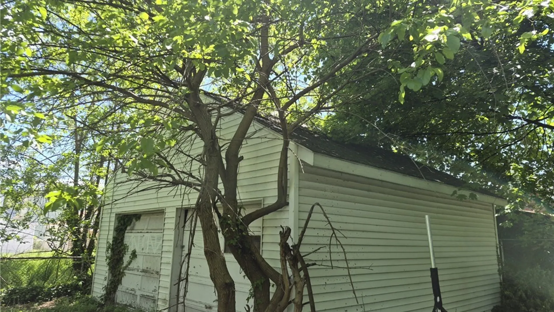 Property at 2409 Monroe Avenue, Niagara Falls, NY 14303 3
