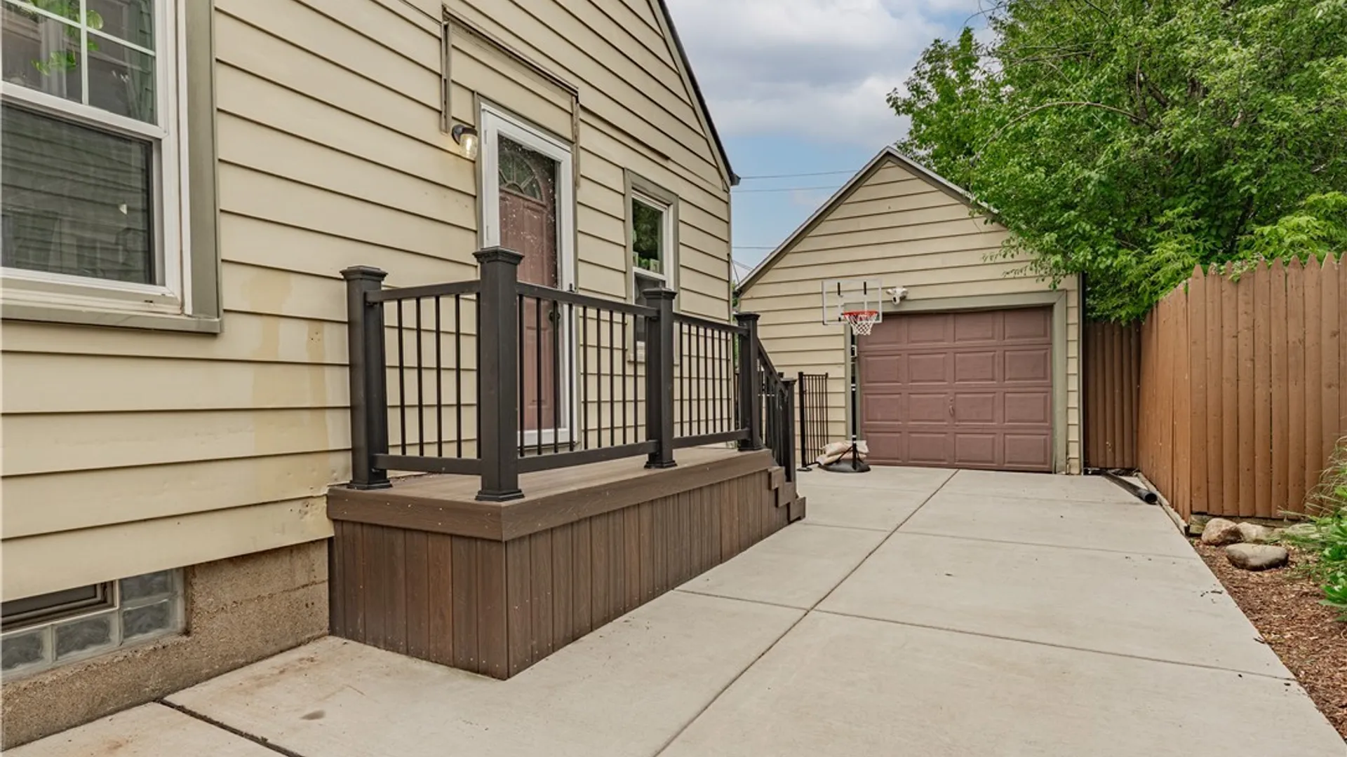 Property at 51 Sanders Road, Buffalo, NY 14216 5