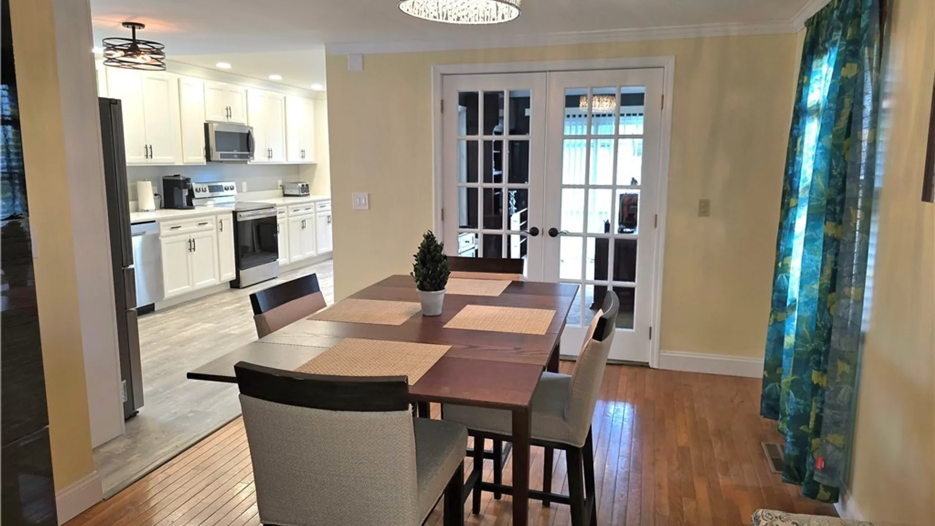 Property at 160 Walnut St Street, Buffalo, NY 14204 12