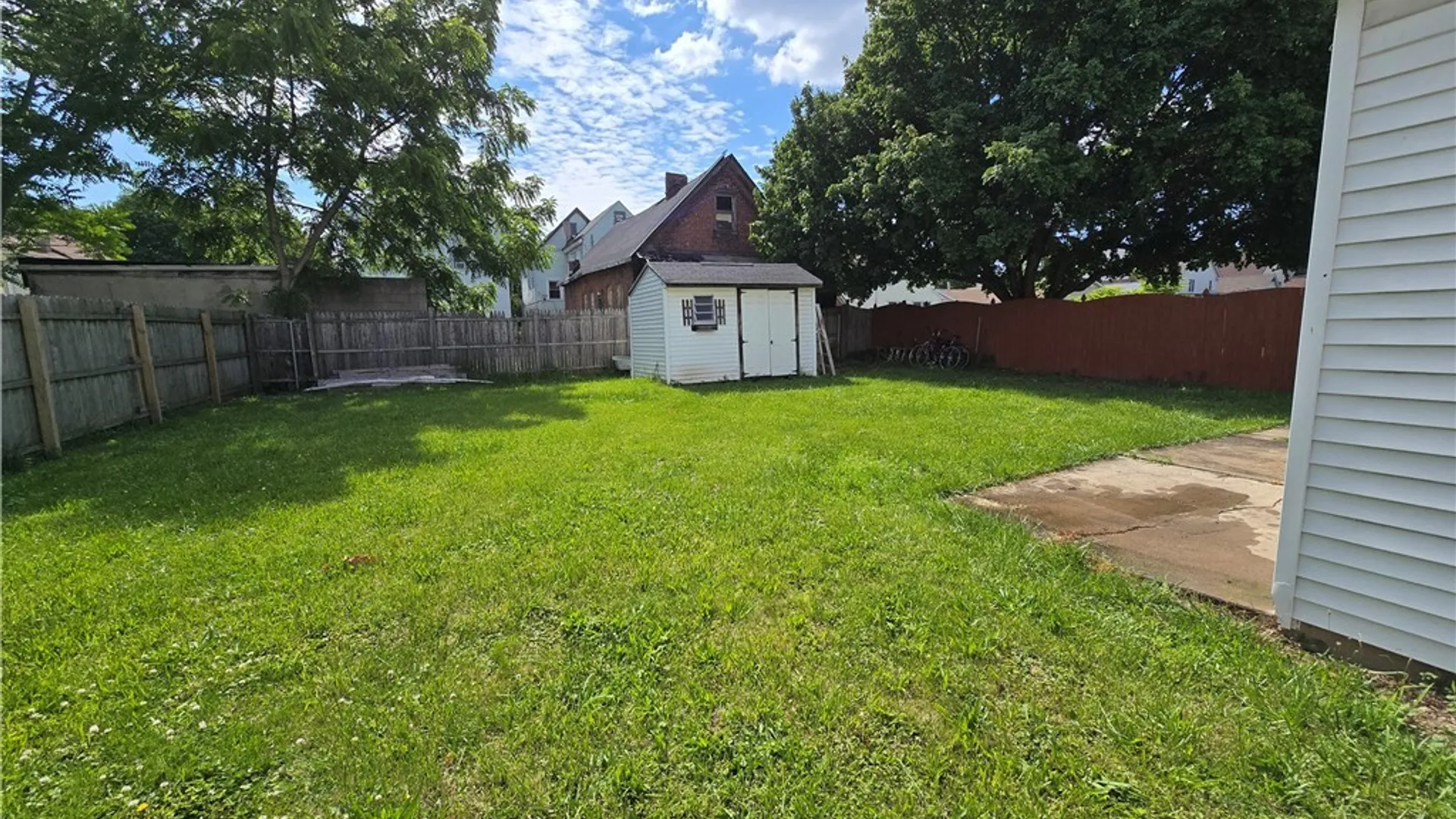 Property at 160 Walnut St Street, Buffalo, NY 14204 34