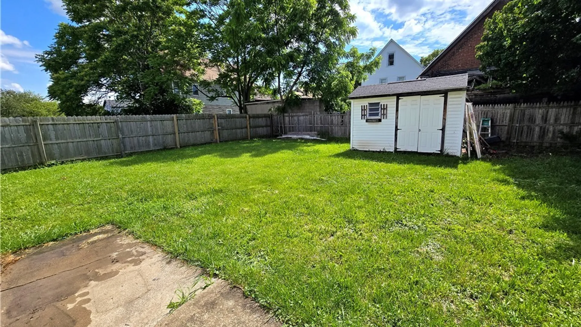 Property at 160 Walnut St Street, Buffalo, NY 14204 35