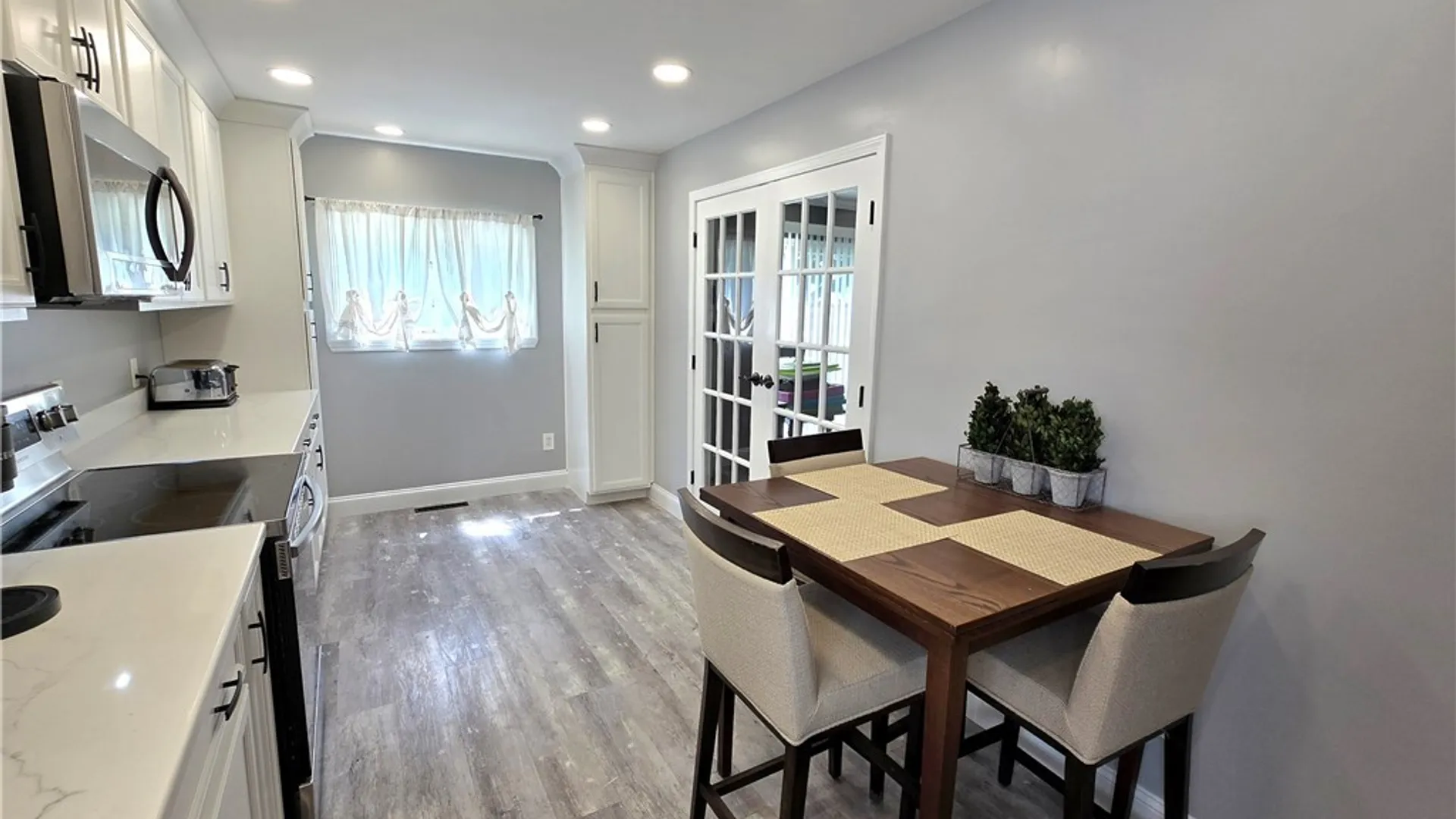 Property at 160 Walnut St Street, Buffalo, NY 14204 7