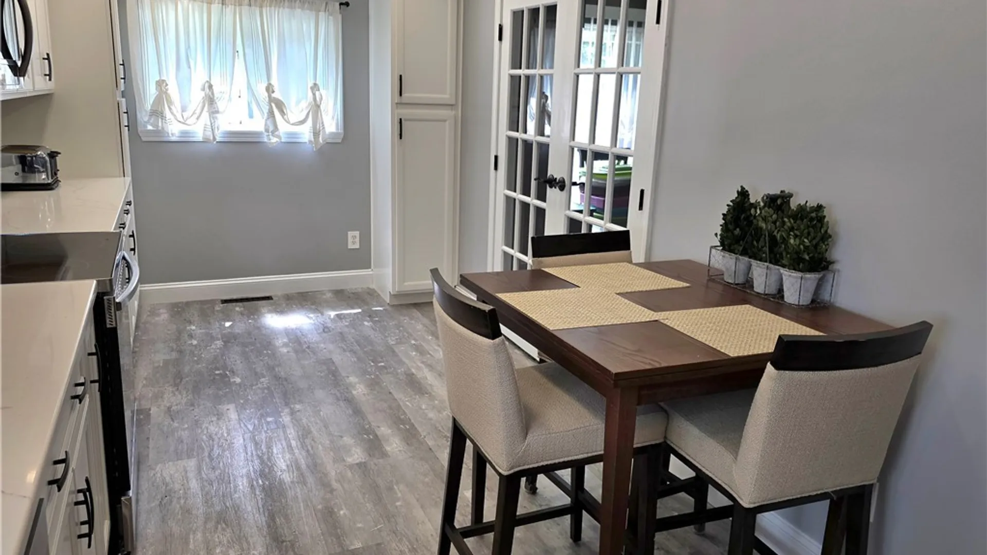 Property at 160 Walnut St Street, Buffalo, NY 14204 8