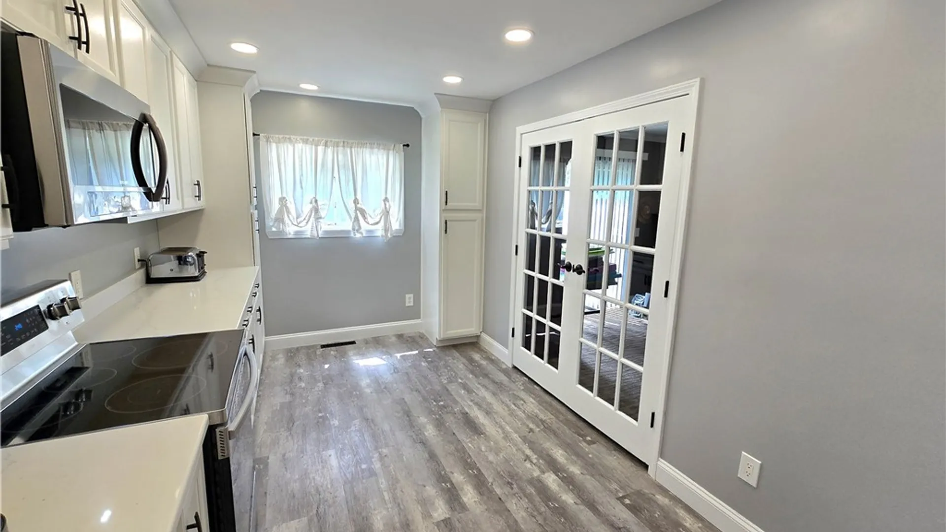 Property at 160 Walnut St Street, Buffalo, NY 14204 9