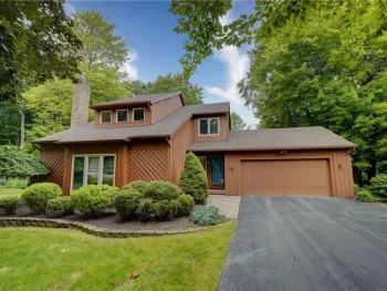 28 Green Pine Lane, Penfield, NY 14580