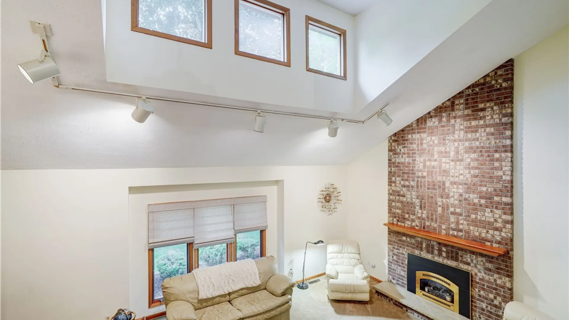 Property at 28 Green Pine Lane, Penfield, NY 14580 24