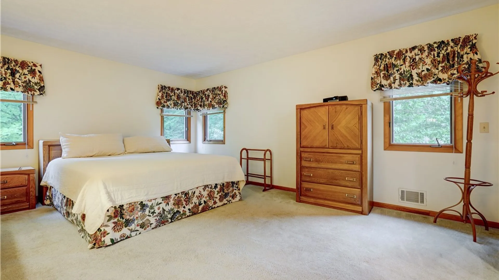 Property at 28 Green Pine Lane, Penfield, NY 14580 33