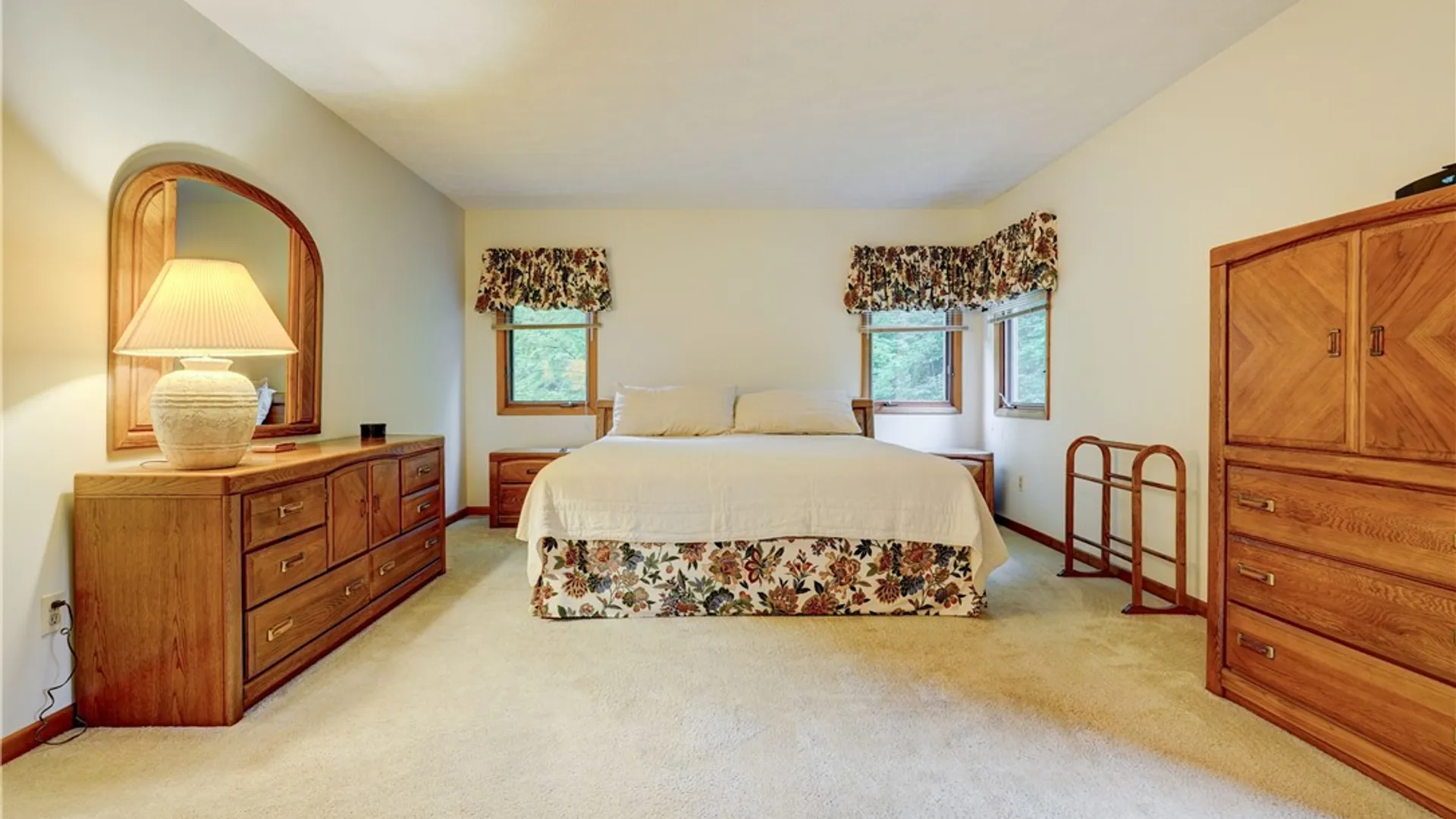 Property at 28 Green Pine Lane, Penfield, NY 14580 34