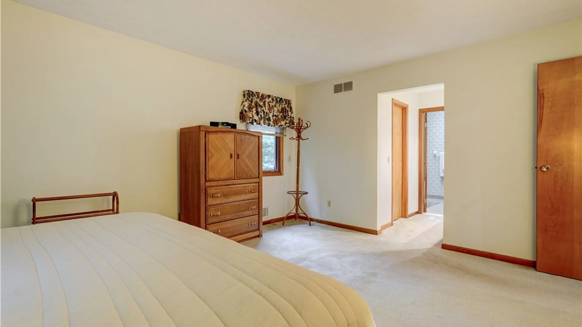 Property at 28 Green Pine Lane, Penfield, NY 14580 35