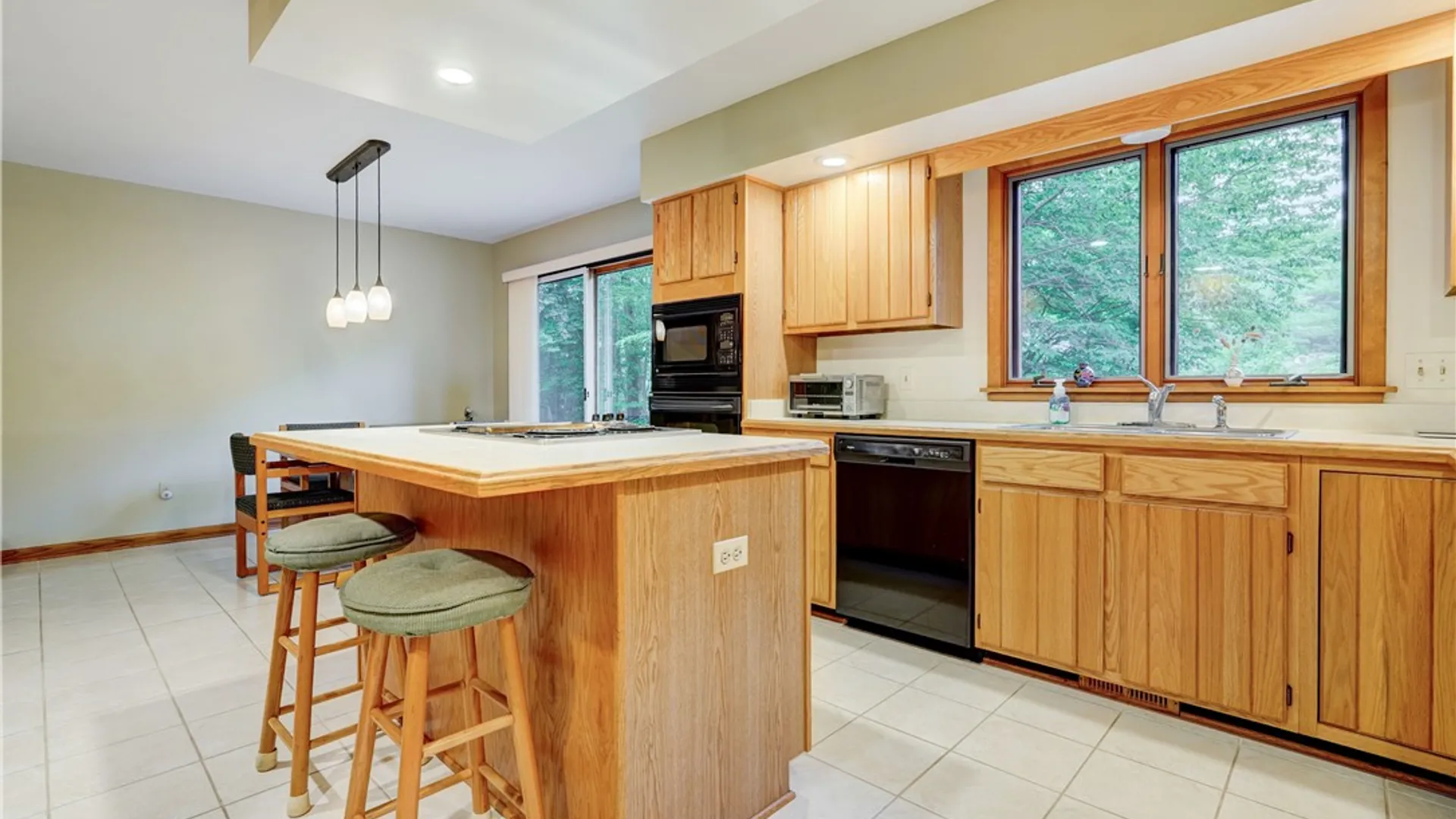 Property at 28 Green Pine Lane, Penfield, NY 14580 4