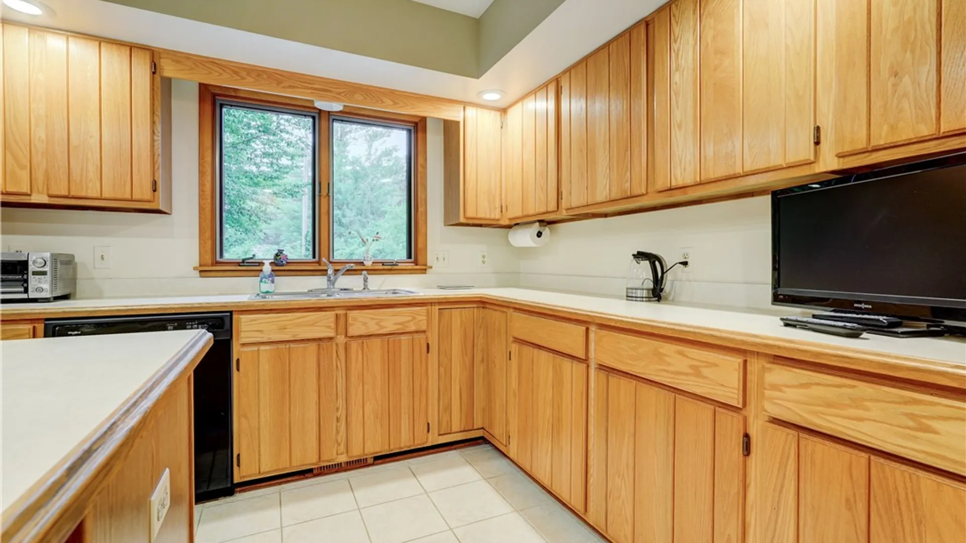 Property at 28 Green Pine Lane, Penfield, NY 14580 6