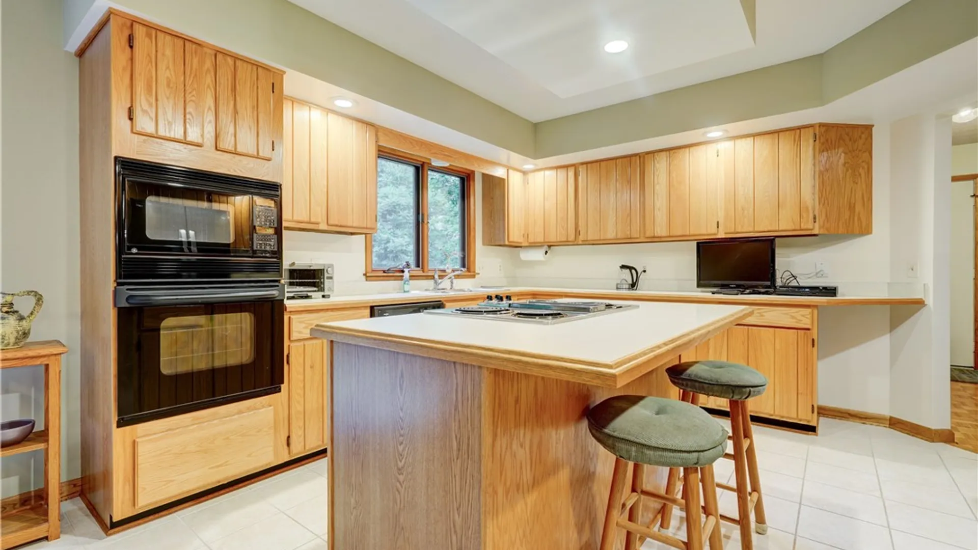 Property at 28 Green Pine Lane, Penfield, NY 14580 7