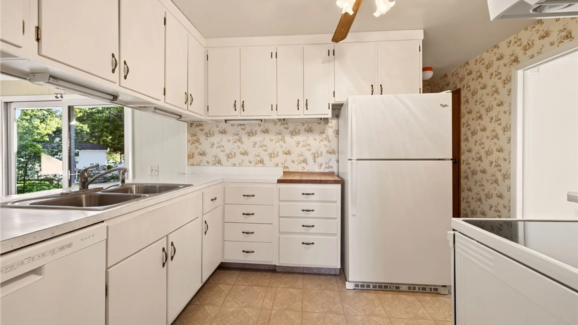 Property at 20 Brooktree Drive, Perinton, NY 14526 12
