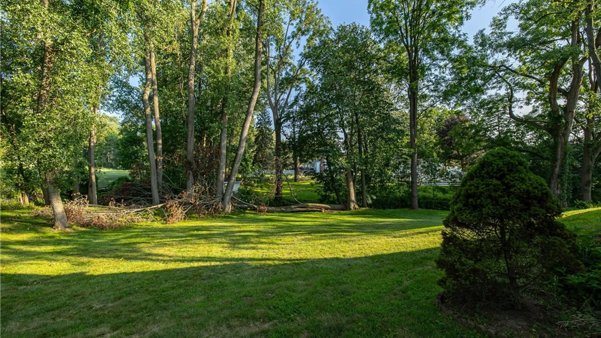 Property at 20 Brooktree Drive, Perinton, NY 14526 25