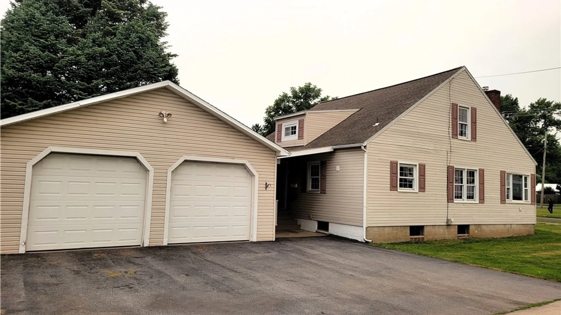 Property at 26 Standart Avenue, Auburn, NY 13021 2