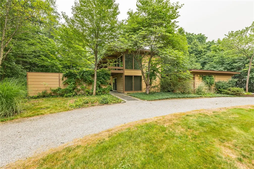 Property at 41 Rush Hills Dr, Rush, NY 14543