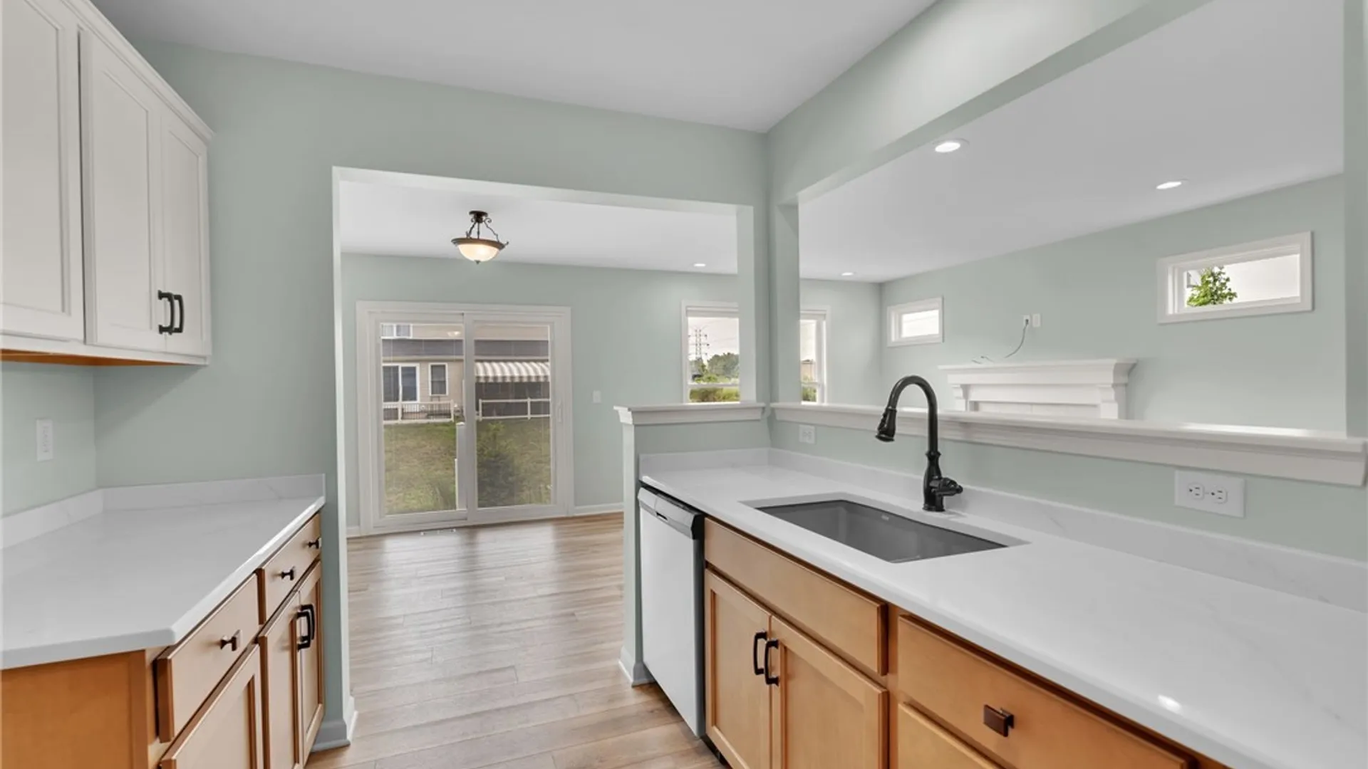 Property at 902 Carriage Lane, West Seneca, NY 14224 22