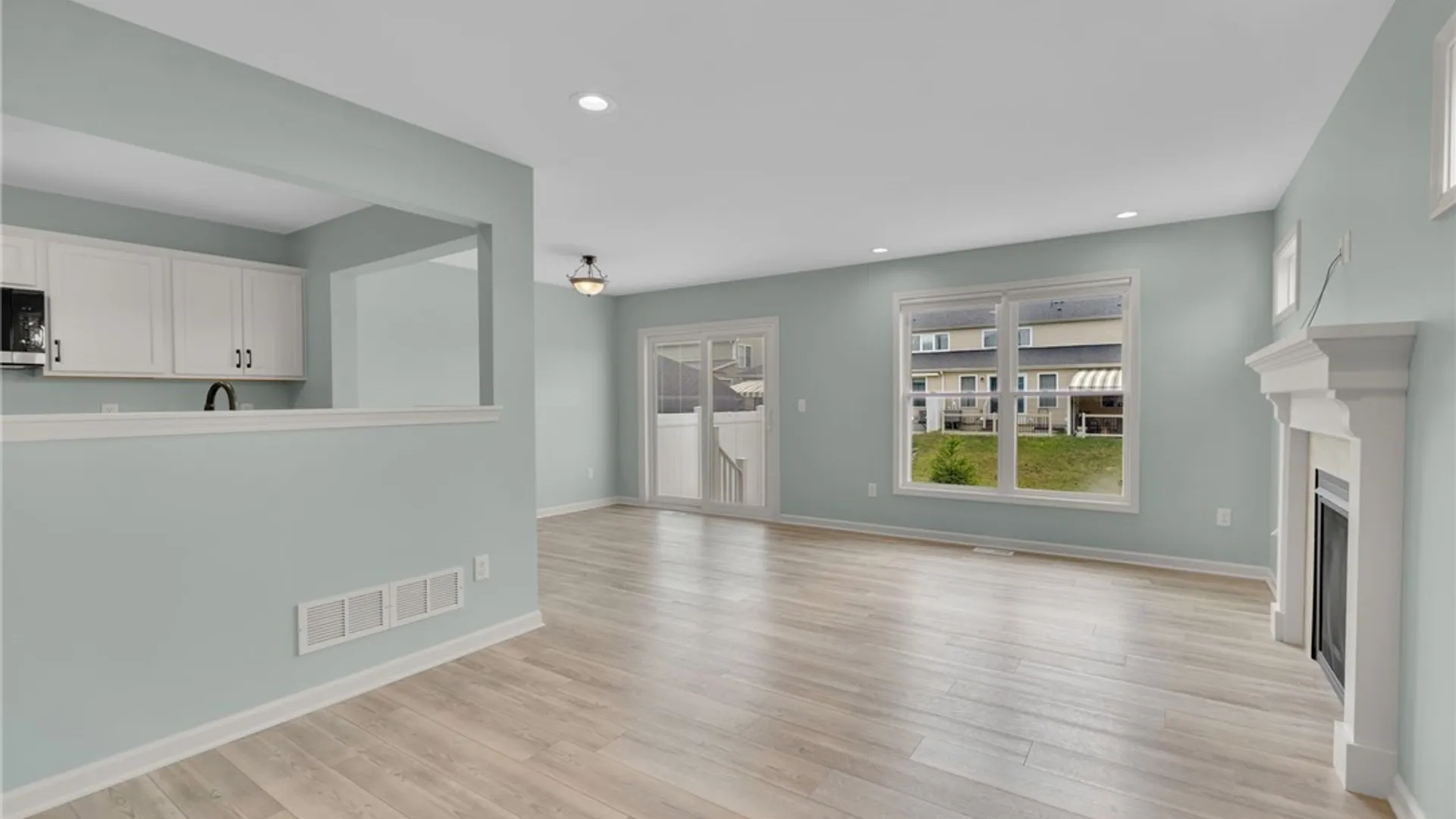 Property at 902 Carriage Lane, West Seneca, NY 14224 14