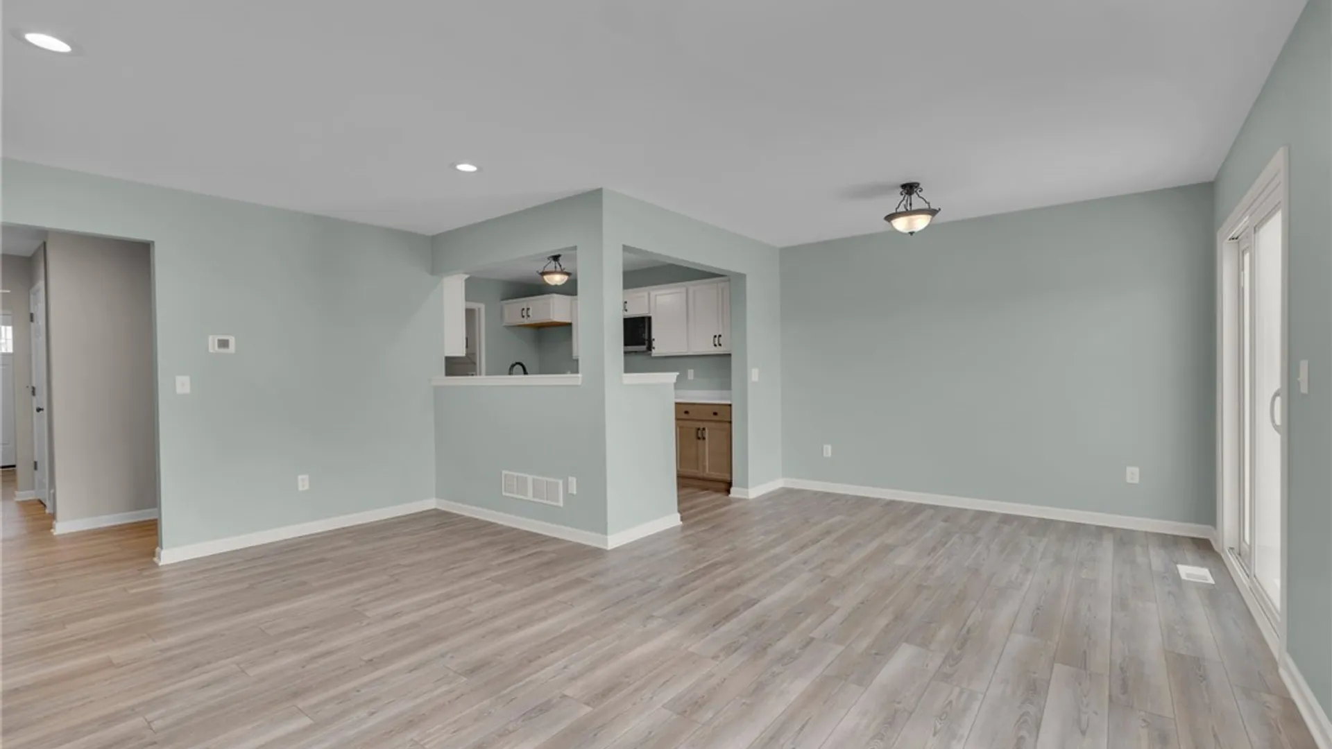 Property at 902 Carriage Lane, West Seneca, NY 14224 15