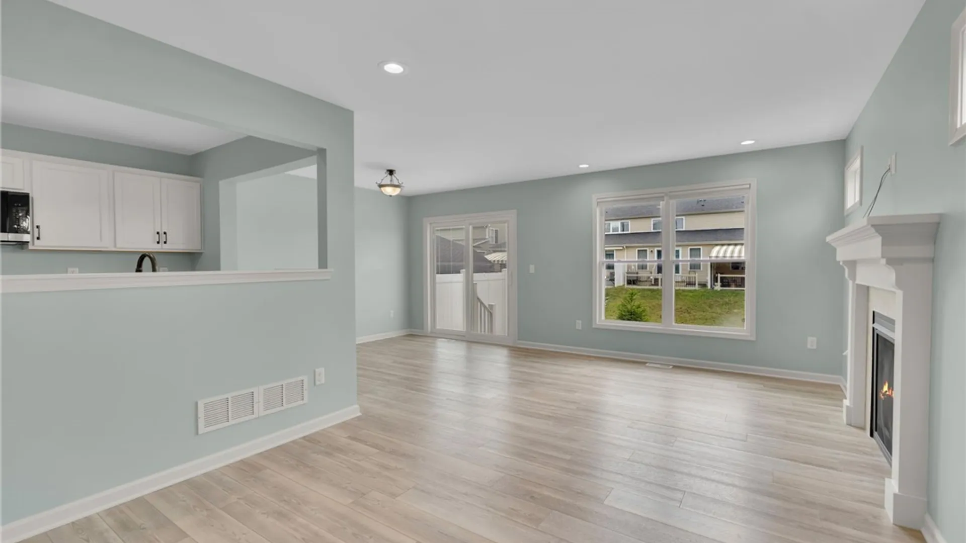 Property at 902 Carriage Lane, West Seneca, NY 14224 38